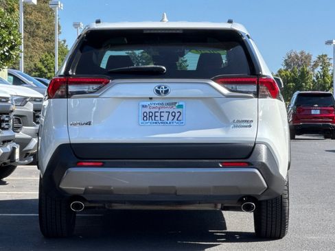 Used 2020 Toyota RAV4 Limited AWD/4WD image 6