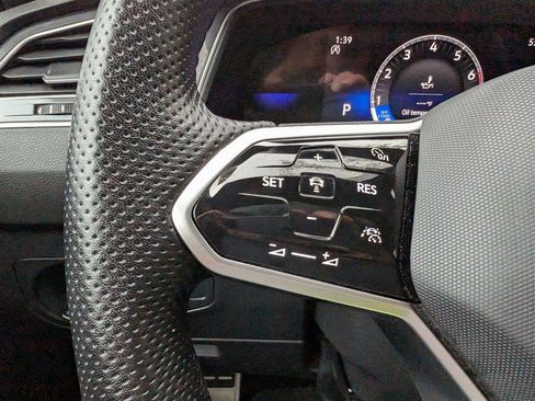 Certified 2024 Volkswagen Tiguan SE R-Line image 32