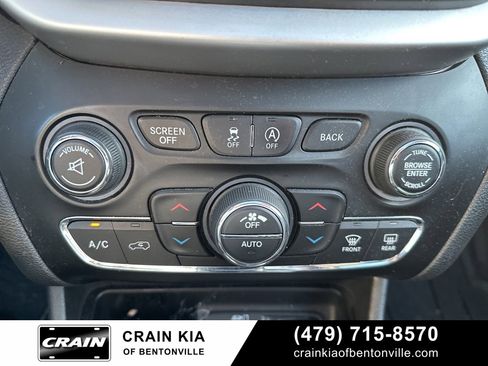 Used 2018 Jeep Cherokee Trailhawk w/ Comfort/Convenience Group image 32