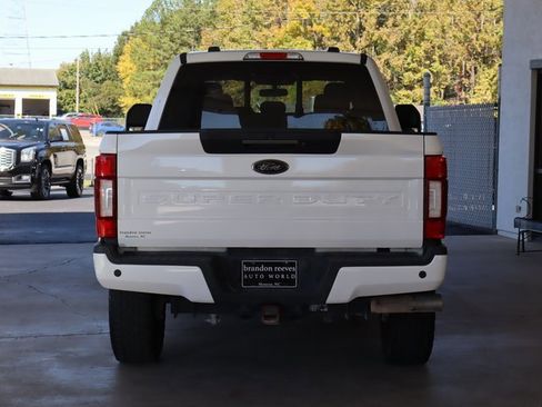 Used 2022 Ford F250 Lariat w/ Black Appearance Package image 4