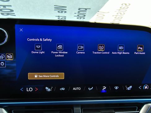 Used 2025 Chevrolet Equinox EV LT FWD image 31