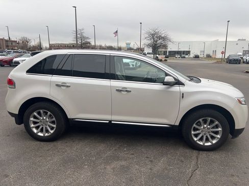 Used 2012 Lincoln MKX FWD image 2