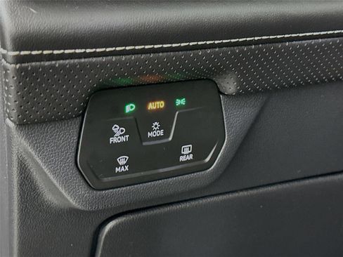 Used 2024 Volkswagen Atlas Cross Sport SE image 14