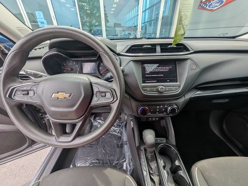 Used 2023 Chevrolet TrailBlazer LT FWD image 14