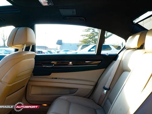 Used 2014 BMW 750Li w/ Executive Package image 26