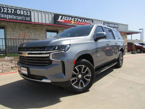 Used 2021 Chevrolet Suburban LT w/ Luxury Package RWD image 1