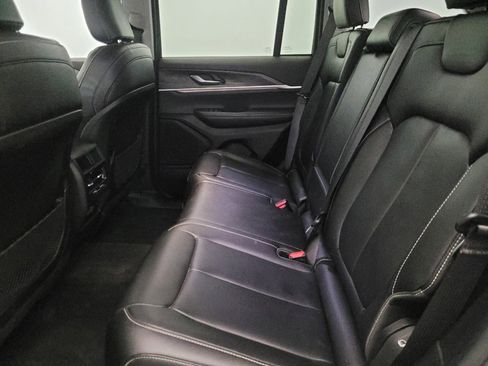 Used 2023 Jeep Grand Cherokee Limited w/ Black Appearance Package image 18