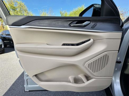 New 2025 Jeep Grand Cherokee Limited image 26