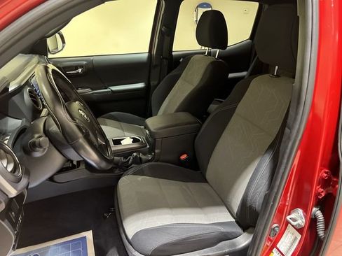 Used 2022 Toyota Tacoma TRD Sport w/ Technology Package RWD image 17