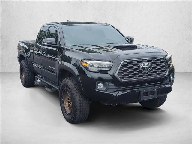 Used 2022 Toyota Tacoma TRD Sport w/ TRD Premium Sport Package AWD/4WD image 3