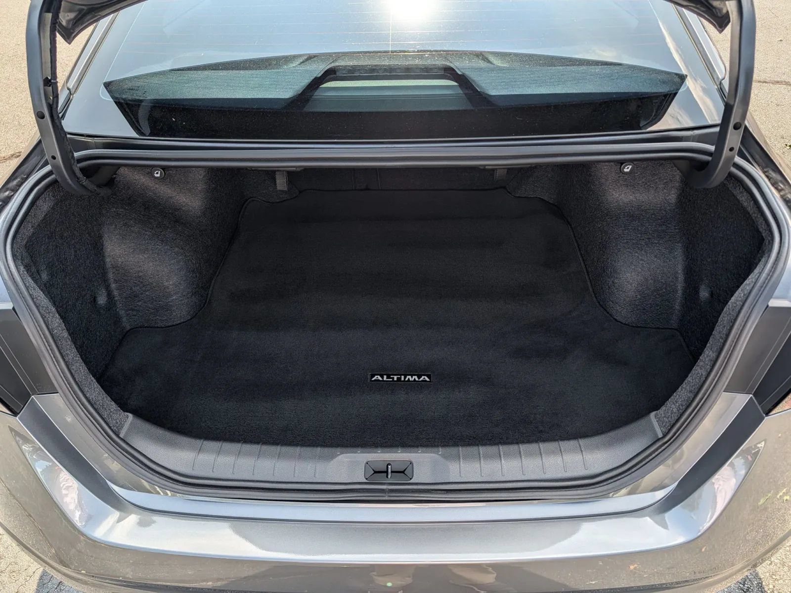 Used 2025 Nissan Altima 2.5 S FWD image 16