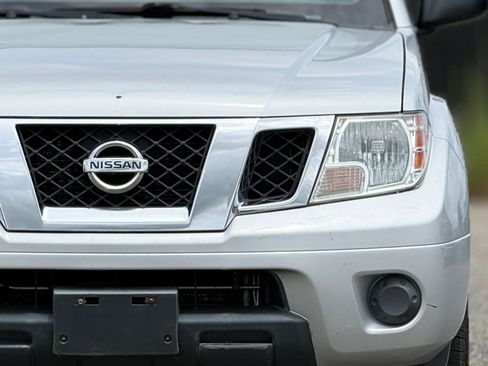 Used 2012 Nissan Frontier SV AWD/4WD image 12