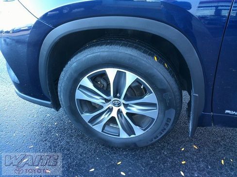 Certified 2021 Toyota Highlander XLE image 11