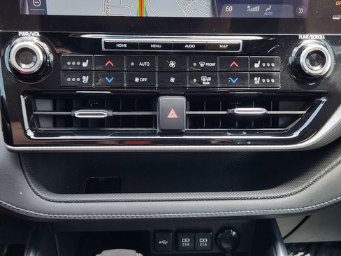 Used 2021 Toyota Highlander Platinum AWD/4WD image 21