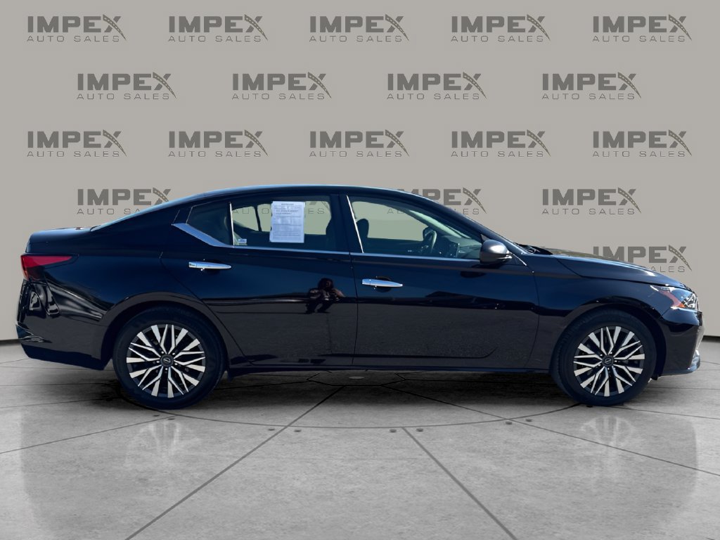 Used 2025 Nissan Altima 2.5 SV FWD image 6