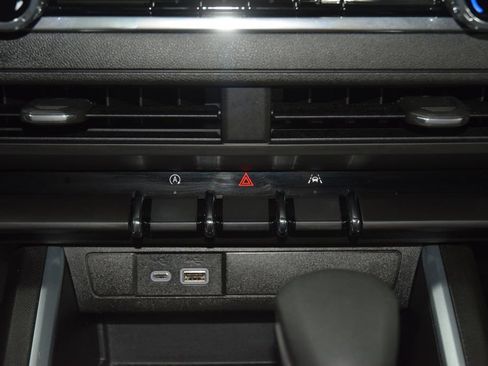 Used 2024 Chevrolet Colorado Trail Boss w/ Technology Package AWD/4WD image 33