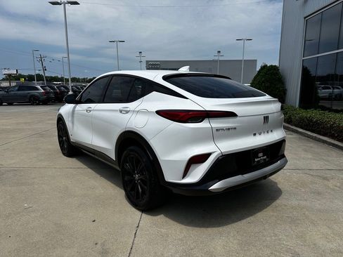 Used 2025 Buick Envista Sport Touring w/ Convenience II Package FWD image 9