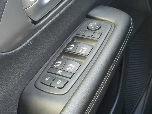 Certified 2026 Chrysler Pacifica Select FWD image 29