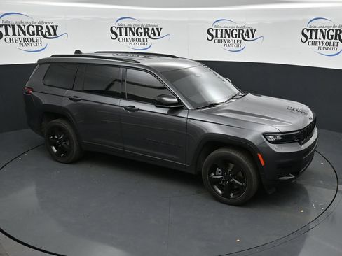 Used 2023 Jeep Grand Cherokee L Laredo RWD image 18