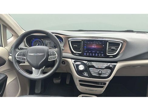Used 2017 Chrysler Pacifica Touring-L FWD image 15