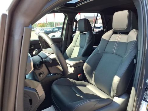 Used 2025 Toyota 4Runner Limited AWD/4WD image 3