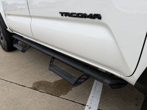 Used 2023 Toyota Tacoma TRD Off-Road image 10