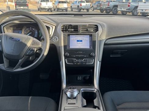 Used 2019 Ford Fusion SE image 17