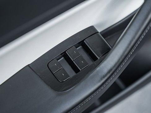 Used 2019 Tesla Model 3 Long Range image 33