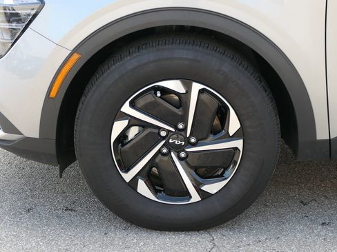 Used 2025 Kia Sportage LX image 10