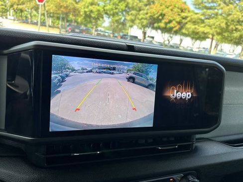 Used 2024 Jeep Wrangler Sport AWD/4WD image 28