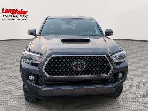 Used 2018 Toyota Tacoma TRD Sport w/ TRD Premium Sport Package AWD/4WD image 8