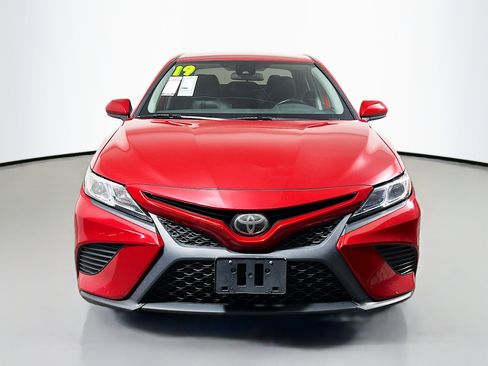 Used 2019 Toyota Camry SE image 11