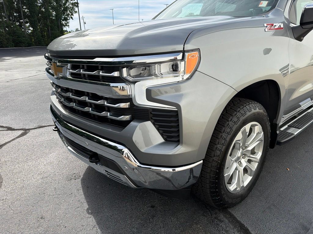 Used 2023 Chevrolet Silverado 1500 LTZ AWD/4WD image 19