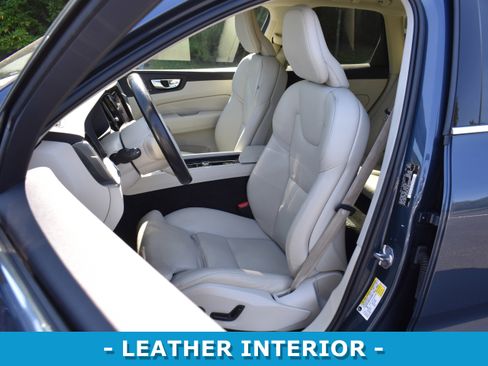 Used 2019 Volvo XC60 T8 Momentum w/ Advanced Package image 8