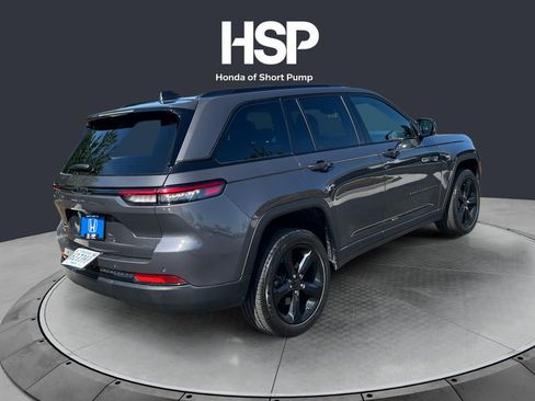 Used 2023 Jeep Grand Cherokee Altitude AWD/4WD image 5