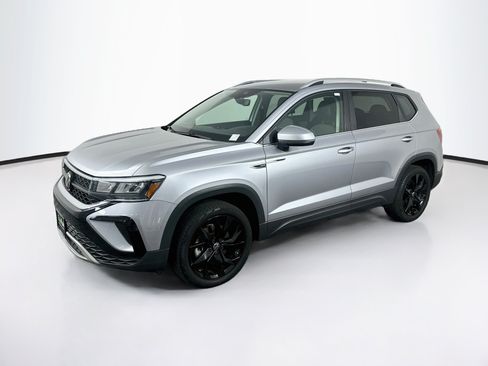 Used 2023 Volkswagen Taos SE w/ Black Wheel Package FWD image 3