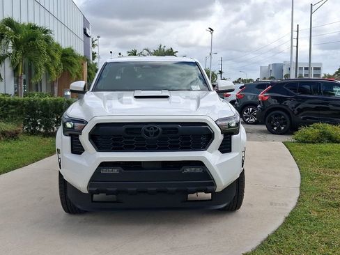 Used 2025 Toyota Tacoma TRD Sport RWD image 2