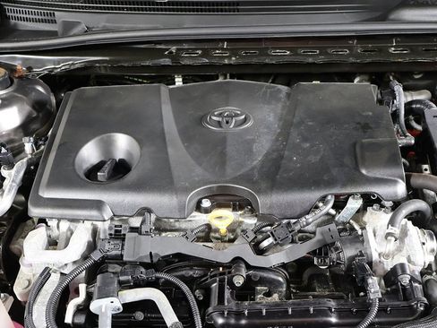 Used 2021 Toyota Camry XLE w/ Navigation Upgrade Package image 19