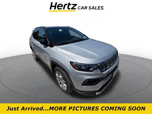 Used 2025 Jeep Compass Limited image 1