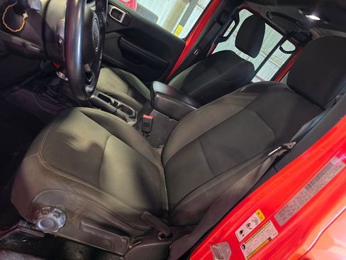 Used 2018 Jeep Wrangler Unlimited Sport S AWD/4WD image 6