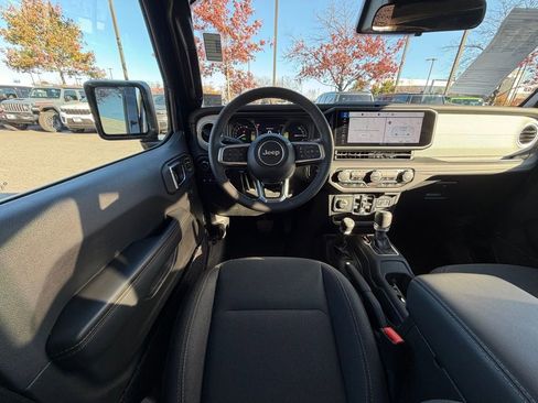 Used 2025 Jeep Wrangler Unlimited Sahara w/ Safety Group image 20