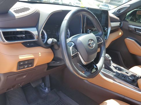 Used 2022 Toyota Highlander Platinum AWD/4WD image 21