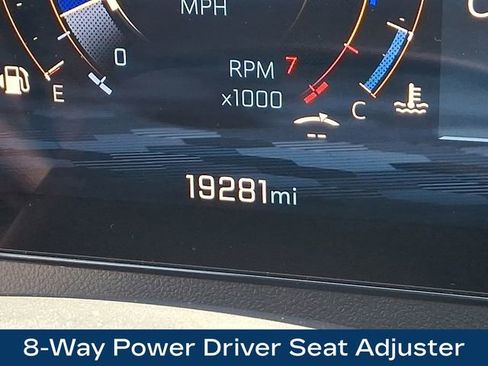 Used 2025 Chevrolet Traverse LT AWD/4WD image 6