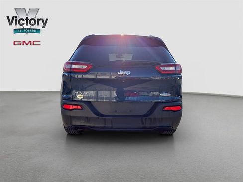 Used 2018 Jeep Cherokee Latitude Plus w/ Cold Weather Group image 11