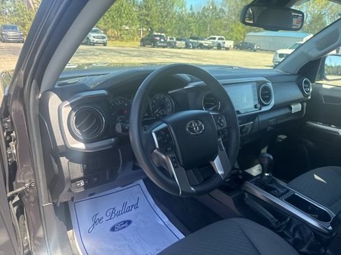 Used 2023 Toyota Tacoma SR5 w/ Technology Package AWD/4WD image 5