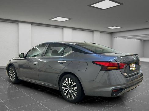Used 2024 Nissan Altima 2.5 SV image 4