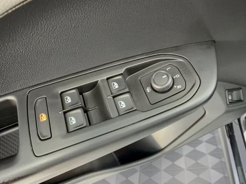 Used 2023 Volkswagen Taos SE w/ Panoramic Sunroof Package FWD image 15