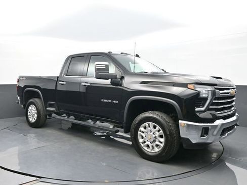 Used 2024 Chevrolet Silverado 2500 LTZ image 7
