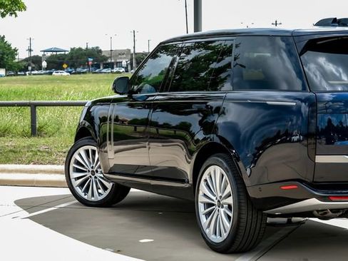 New 2026 Land Rover Range Rover Long Wheelbase Autobiography AWD/4WD image 15