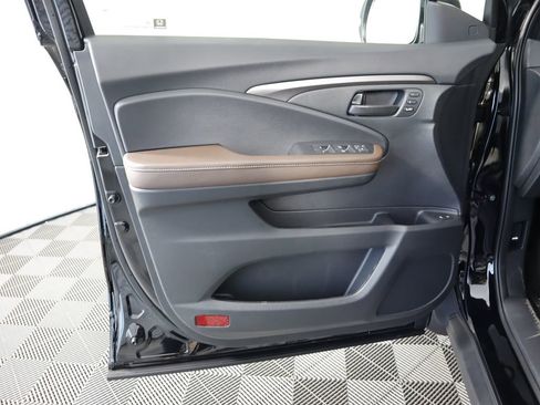 Certified 2025 Honda Passport EX-L image 24